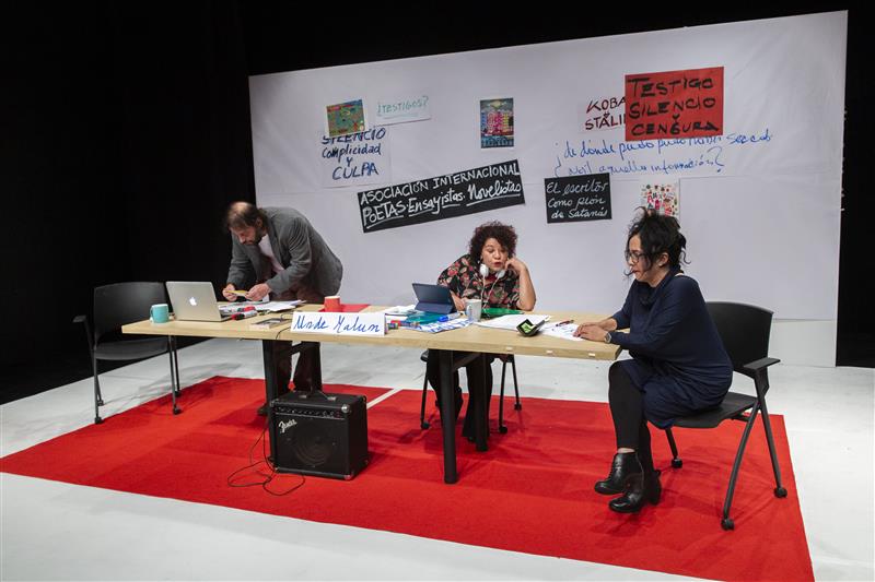 Con Rosario Jaramillo, Brunilda Zapata y Carlos Mariño, la puesta en escena convierte la palabra en experiencia y abre una conversación sobre memoria, verdad y responsabilidad. Cortesía: Centro Nacional de las Artes Delia Zapata Olivella.