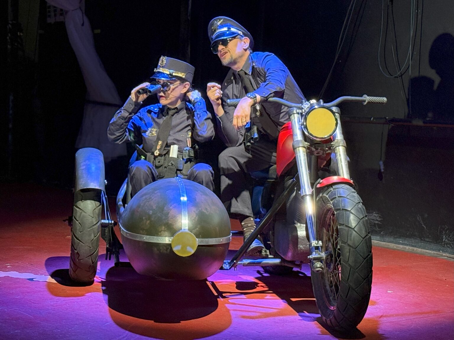 Teatro Petra - Dobles, equívocos y coincidencias en la nueva obra "Duplicado"