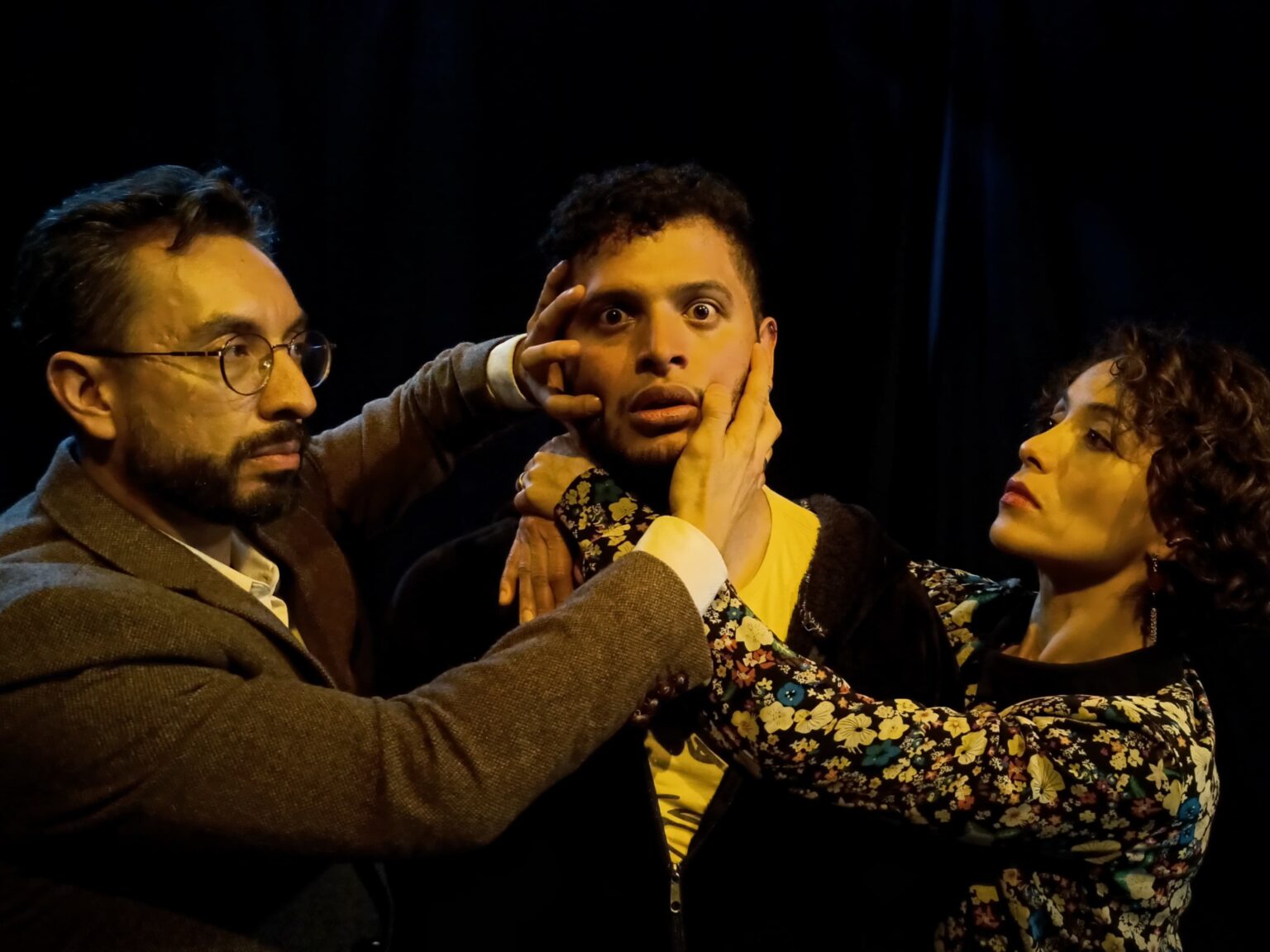 Prepárate para reír (o llorar) de la vida misma con "Seis razones para huir (de la sociedad)", una comedia negra que explora el lado más absurdo y oscuro del ser humano. Del 3 al 6 de septiembre, el Teatro Petra