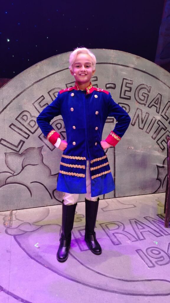 Emiliano Giraldo, en su papel de El Principito. Foto: Marcela Zuluaga Contreras.